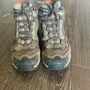 Columbia hiking boots 7.5